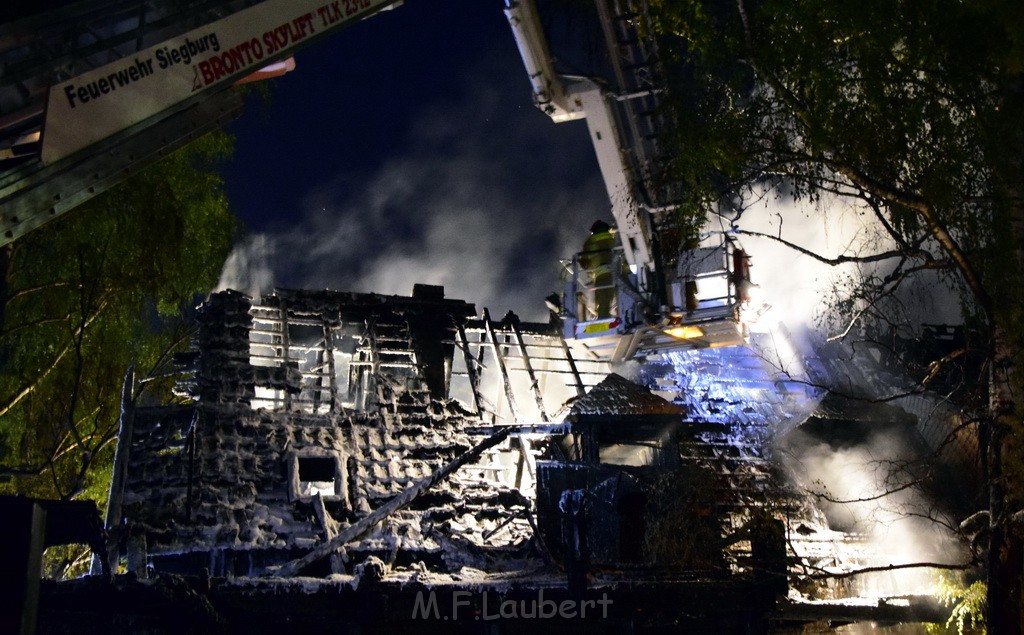 Grossfeuer Einfamilienhaus Siegburg Muehlengrabenstr P0600.JPG - Miklos Laubert